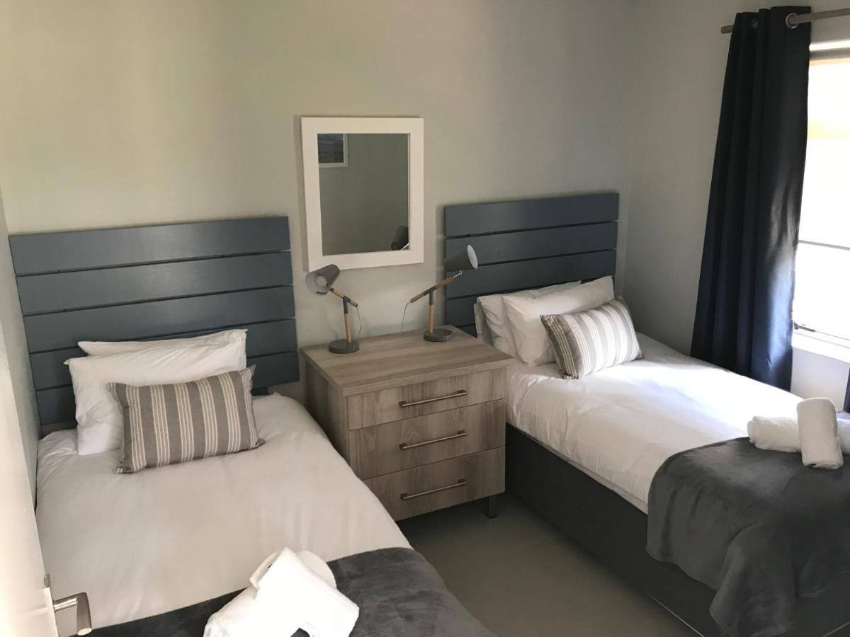 Kleinmond Lodge Екстериор снимка