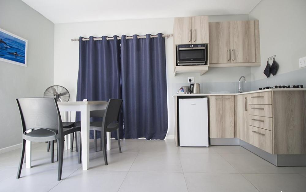 Kleinmond Lodge Екстериор снимка