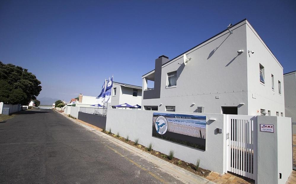 Kleinmond Lodge Екстериор снимка